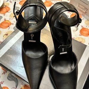 Ankle strap 4 1/2in black heels.